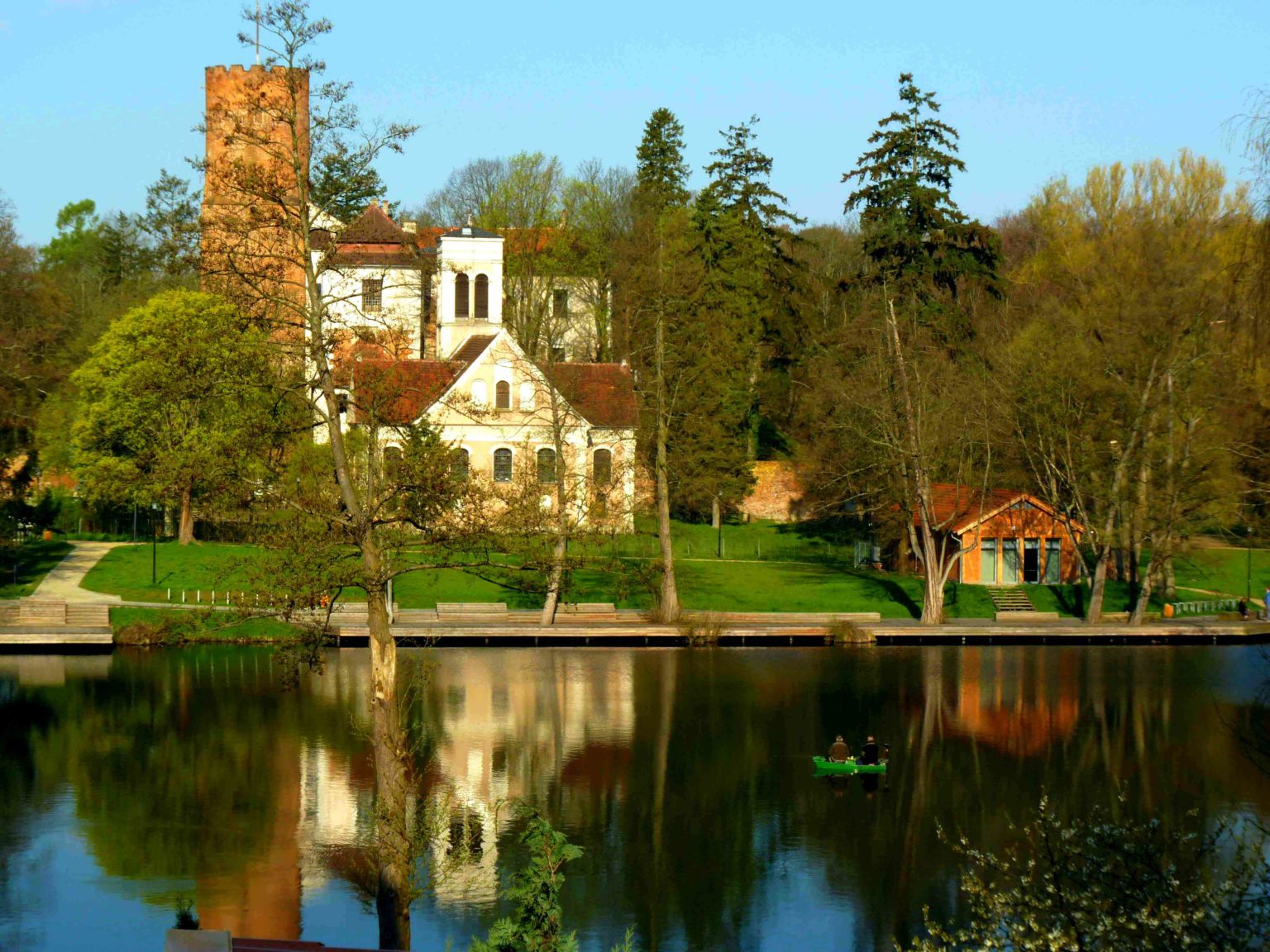 Ag W Lubuski Cz I Zamek Park Zabytki Z Misiem W Teczce